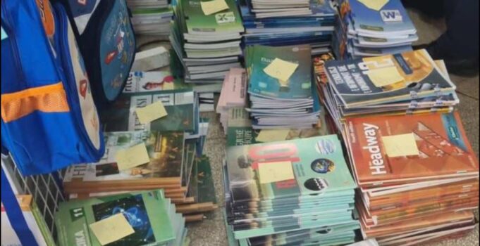 sekuestrohen-rreth-3-mije-libra-shkollore,-dyshohet-se-ishin-prodhuar-pa-te-drejte-autoriale