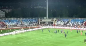 “Marre, marre” – Tifozët fishkëllejnë futbollistët pas humbjes nga Rumania “marre,-marre”-–-tifozet-fishkellejne-futbollistet-pas-humbjes-nga-rumania