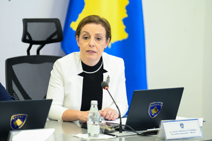 gervalla:-mbyllet-pika-ne-bernjak,-serbe-te-maskuar-po-ndalojne-edhe-veturat-me-regjistrim-gjerman