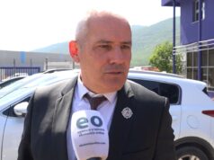 Sveçla: Grupe të maskuara po ndalojnë veturat dhe legjitimojnë udhëtarët në prani të policisë serbe svecla:-grupe-te-maskuara-po-ndalojne-veturat-dhe-legjitimojne-udhetaret-ne-prani-te-policise-serbe