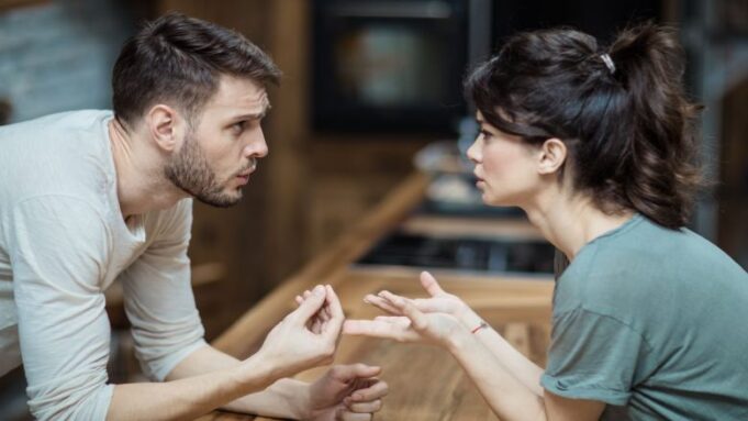 si-te-silleni-pas-grindjes-se-ashper-me-partnerin?