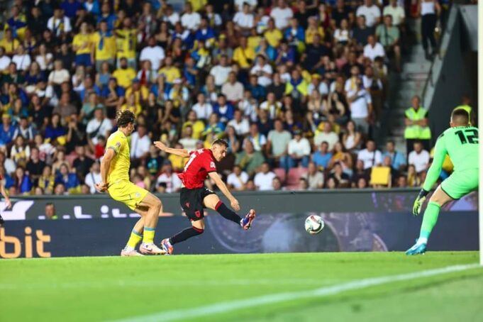 shqiperia-e-nis-me-fitore-ligen-e-kombeve,-fiton-me-permbysje-ndaj-ukraines