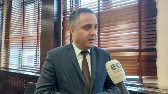 selmanaj:-koha-e-zgjedhjeve,-prandaj-i-duhet-kurtit-te-vjedhe-pak-lavdi-nga-rugova