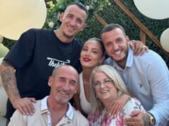 Lotina i shkon për vizitë familjes së Mozzikut, për ditëlindjen e ‘vjehrrës’ lotina-i-shkon-per-vizite-familjes-se-mozzikut,-per-ditelindjen-e-‘vjehrres’