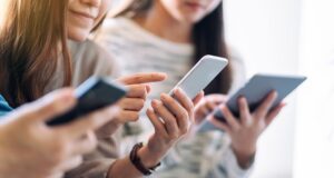 Fikeni telefonin për disa orë çdo ditë, për të shpëtuar nga varësia fikeni-telefonin-per-disa-ore-cdo-dite,-per-te-shpetuar-nga-varesia