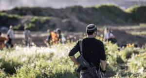 “Unë jam policia, unë jam ushtria”: Sundimi i kolonëve të listës së zezë në Bregun Perëndimor “une-jam-policia,-une-jam-ushtria”:-sundimi-i-koloneve-te-listes-se-zeze-ne-bregun-perendimor