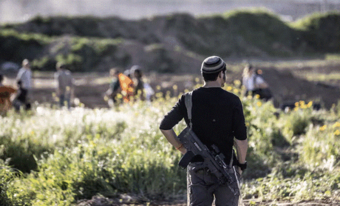 “une-jam-policia,-une-jam-ushtria”:-sundimi-i-koloneve-te-listes-se-zeze-ne-bregun-perendimor