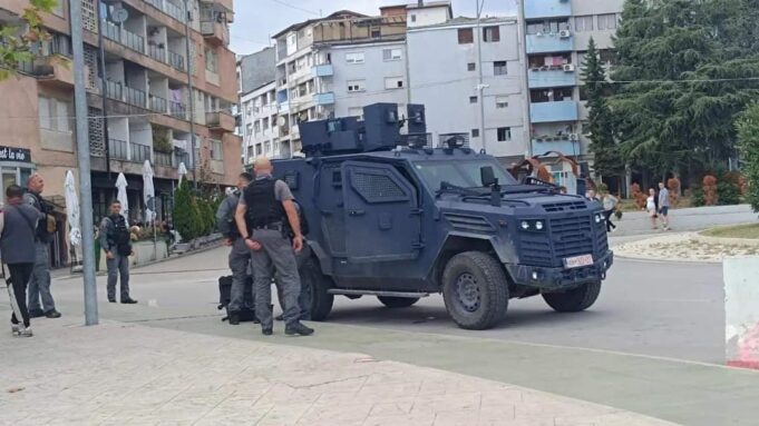 autoblinda-e-police-me-jeleke-antiplumb-ne-veri,-besohet-se-lidhet-me-arrestimin-e-4-serbeve