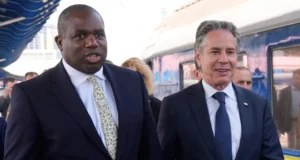 Raketat iraniane drejt Rusisë ndryshojnë debatin në Ukrainë, thotë Lammy raketat-iraniane-drejt-rusise-ndryshojne-debatin-ne-ukraine,-thote-lammy