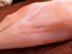 Mos e hani mishin e pulës nëse i vëreni këto shenja mos-e-hani-mishin-e-pules-nese-i-vereni-keto-shenja