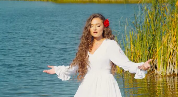 “sa-te-dua”,-kenga-e-pare-e-artistes-me-te-re,-rinea-vitija