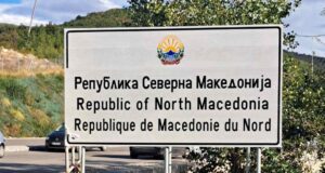 Maqedonia e Veriut heq gjuhën shqipe nga shenjat e autostradës maqedonia-e-veriut-heq-gjuhen-shqipe-nga-shenjat-e-autostrades