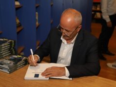 Ish-mjeku i UÇK-së, promovon librin “Mjekësia e Bjeshkatarisë” ish-mjeku-i-uck-se,-promovon-librin-“mjekesia-e-bjeshkatarise”