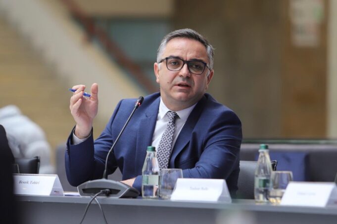 tahiri:-s’ka-rruge-te-qendrueshme-per-kosoven-pa-mbeshtetjen-e-shba-se