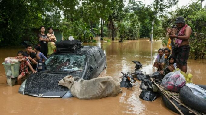 tajfuni-le-te-pakten-74-te-vdekur-ne-myanmar-pas-permbytjeve-dhe-rreshqitjeve-te-dheut