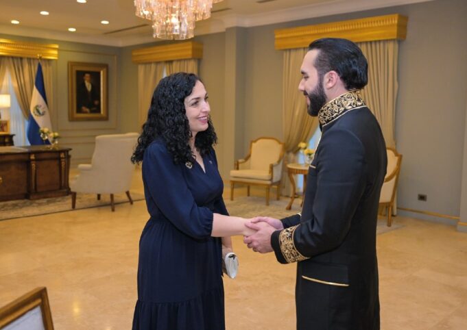 osmani-uron-“diktatorin-me-‘cool’-ne-bote”-per-diten-e-pavaresise