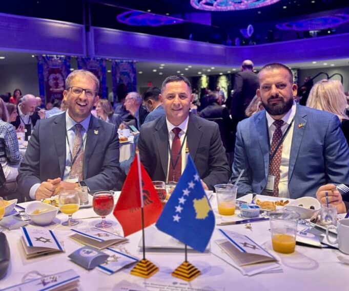 kryetari-i-malisheves-merr-pjese-ne-ceremonine-e-lutjeve-te-mengjesit-ne-new-york