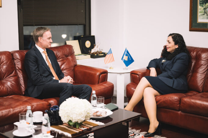 osmani-takoi-ambasadorin-carpenter,-diskutuan-“per-rendesine-e-bashkepunimit-kosove-shba”