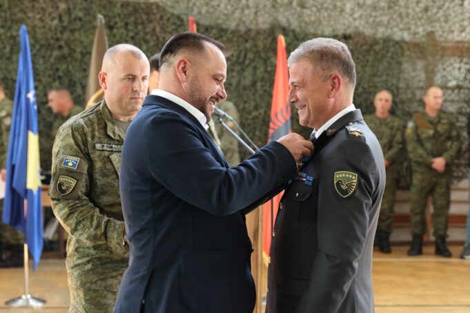 pensionohet-komandanti-i-gardes-kombetare-te-fsk’se,-naim-haziri