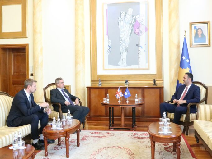 konjufca-takon-ambasadoren-e-re-te-holandes,-flasin-per-lehtesimin-e-ceshtjeve-te-diaspores