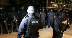 Aksion i madh kundër shpëlarjes së parave – Sekuestrohen dokumente, vetura e armë, urdhër ndalues për 39 banesa e 30 garazhe aksion-i-madh-kunder-shpelarjes-se-parave-–-sekuestrohen-dokumente,-vetura-e-arme,-urdher-ndalues-per-39-banesa-e-30-garazhe