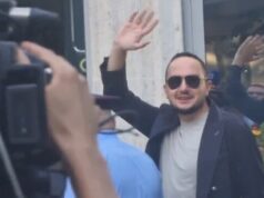 U dënua me 1 vit burg, deputeti Ervin Salianji vetëdorëzohet në Drejtorinë e Policisë së Tiranës u-denua-me-1-vit-burg,-deputeti-ervin-salianji-vetedorezohet-ne-drejtorine-e-policise-se-tiranes