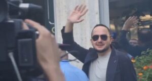 U dënua me 1 vit burg, deputeti Ervin Salianji vetëdorëzohet në Drejtorinë e Policisë së Tiranës u-denua-me-1-vit-burg,-deputeti-ervin-salianji-vetedorezohet-ne-drejtorine-e-policise-se-tiranes