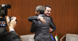 Kurti takohet me zv.kryeministrin e Emirateve të Bashkuara Arabe, flasin për rritjen e bashkëpunimit ekonomik kurti-takohet-me-zv.kryeministrin-e-emirateve-te-bashkuara-arabe,-flasin-per-rritjen-e-bashkepunimit-ekonomik