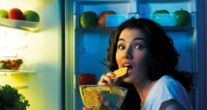 12 zakone të natës që ju bëjnë të shtoni peshë 12-zakone-te-nates-qe-ju-bejne-te-shtoni-peshe