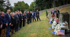 Gërvalla bën homazhe tek varrezat e vëllezërve Bytyqi në New York: Zbardhja e këtij krimi, plagë e hapur gervalla-ben-homazhe-tek-varrezat-e-vellezerve-bytyqi-ne-new-york:-zbardhja-e-ketij-krimi,-plage-e-hapur