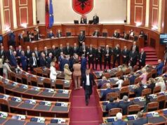 Kaosi në Kuvendin e Shqipërisë, PS-ja pritet të kërkojë përjashtimin e 24 deputetëve kaosi-ne-kuvendin-e-shqiperise,-ps-ja-pritet-te-kerkoje-perjashtimin-e-24-deputeteve