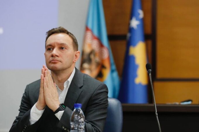 zogaj:-lvv-e-pdk-po-bllokojne-prishtinen,-rrezikojme-t’i-humbim-rreth-9-milione-euro