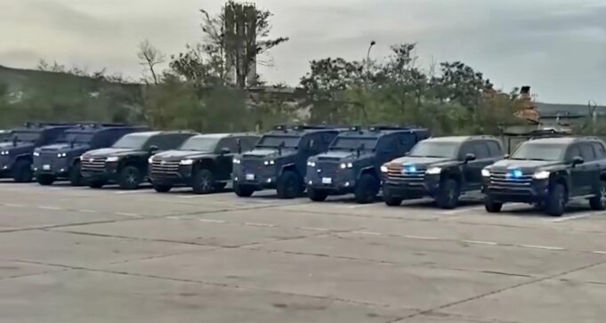 policia-e-kosoves-pajiset-me-automjete-te-blindura-dhe-autoblinda