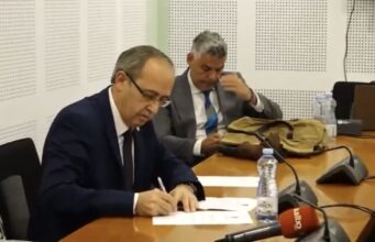 Hoti raporton në Komisionin Hetimor, pyetet nëse dha buxhet shtesë për libra sa ishte ministër hoti-raporton-ne-komisionin-hetimor,-pyetet-nese-dha-buxhet-shtese-per-libra-sa-ishte-minister