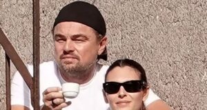 Leo DiCaprio, shijon kafen në krahë të të dashurës 26-vjeçare leo-dicaprio,-shijon-kafen-ne-krahe-te-te-dashures-26-vjecare