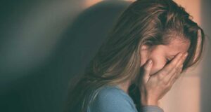 Gratë që punojnë me orar të zgjatur vuajnë nga depresioni grate-qe-punojne-me-orar-te-zgjatur-vuajne-nga-depresioni