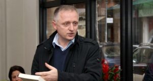 Rezistencë civile apo partiake? rezistence-civile-apo-partiake?