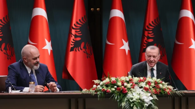 agjenda-e-vizites-se-erdoganit-ne-tirane:-takimi-me-begajn,-konferenca-me-ramen-e-inaugurimi-i-xhamise-se-namazgjase agjenda-e-vizites-se-erdoganit-ne-tirane:-takimi-me-begajn,-konferenca-me-ramen-e-inaugurimi-i-xhamise-se-namazgjase