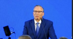 Hamza thotë se do ta rikthejë Kosovën në rrugën e zhvillimit, “për të cilën Thaçi e Kadri Veseli kanë sakrifikuar” hamza-thote-se-do-ta-riktheje-kosoven-ne-rrugen-e-zhvillimit,-“per-te-cilen-thaci-e-kadri-veseli-kane-sakrifikuar”