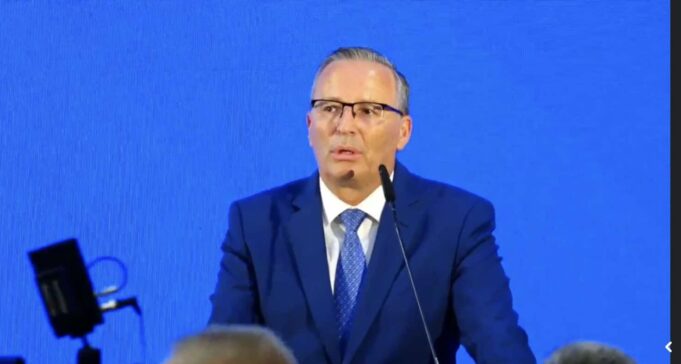 hamza-thote-se-do-ta-riktheje-kosoven-ne-rrugen-e-zhvillimit,-“per-te-cilen-thaci-e-kadri-veseli-kane-sakrifikuar”