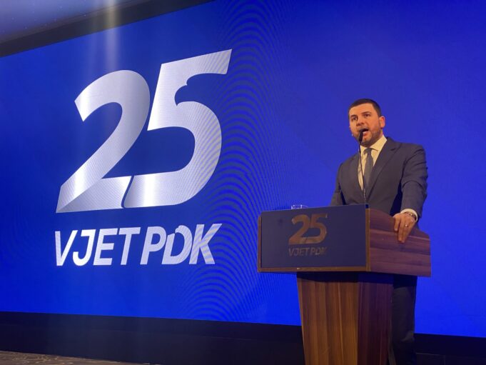 krasniqi:-pdk-eshte-histori-e-jashtezakonshme-e-dashurise,-sakrifices-dhe-kontributit-25-vjet-per-kosoven